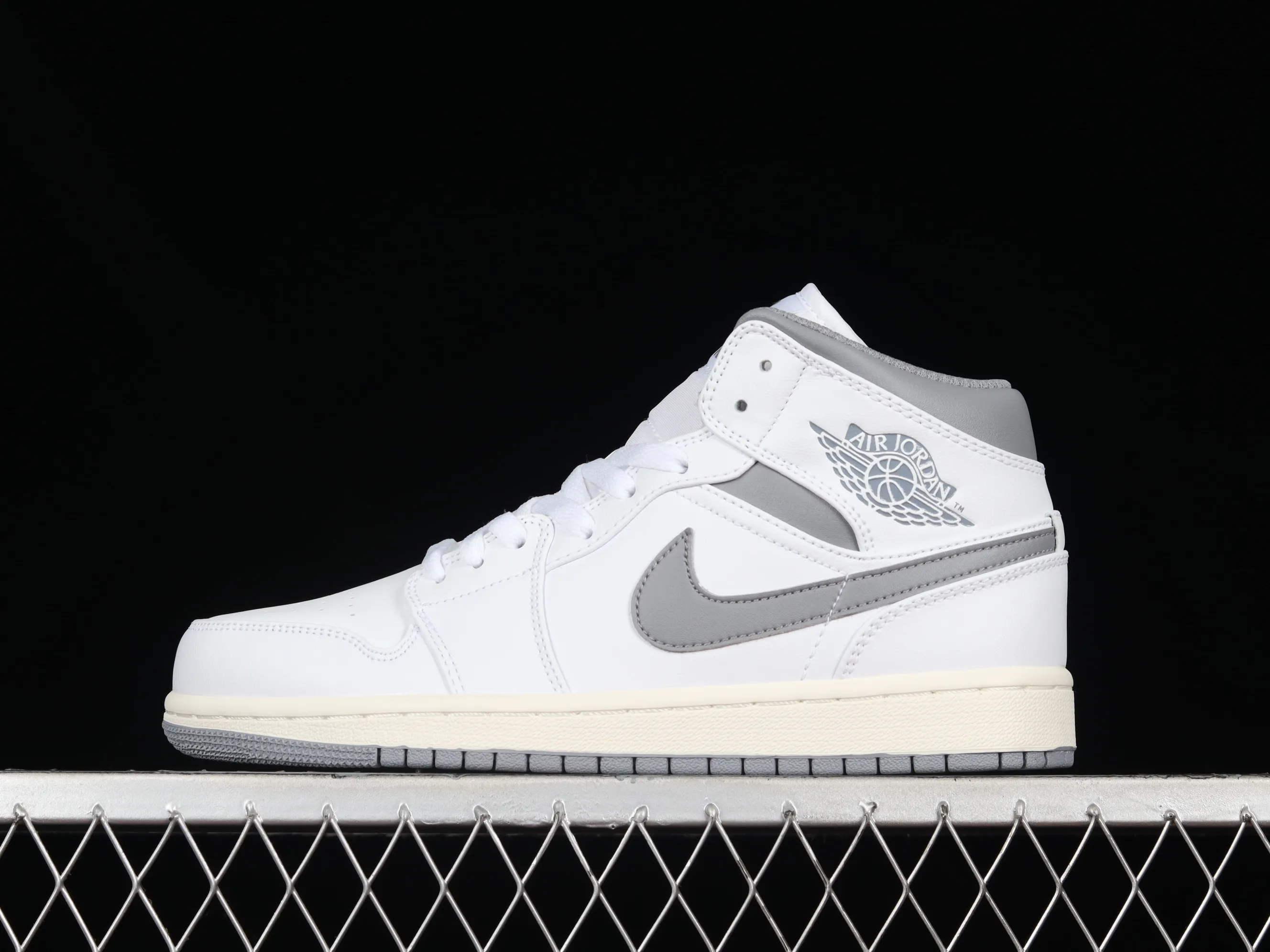 All categories Air Jordan Jordan series basketball shoes Air Jordan 1 Mid Air Jordan 1 Mid "Vintage Grey" AJ1 Joe 1 white gray first year China basketball shoes 554724-135